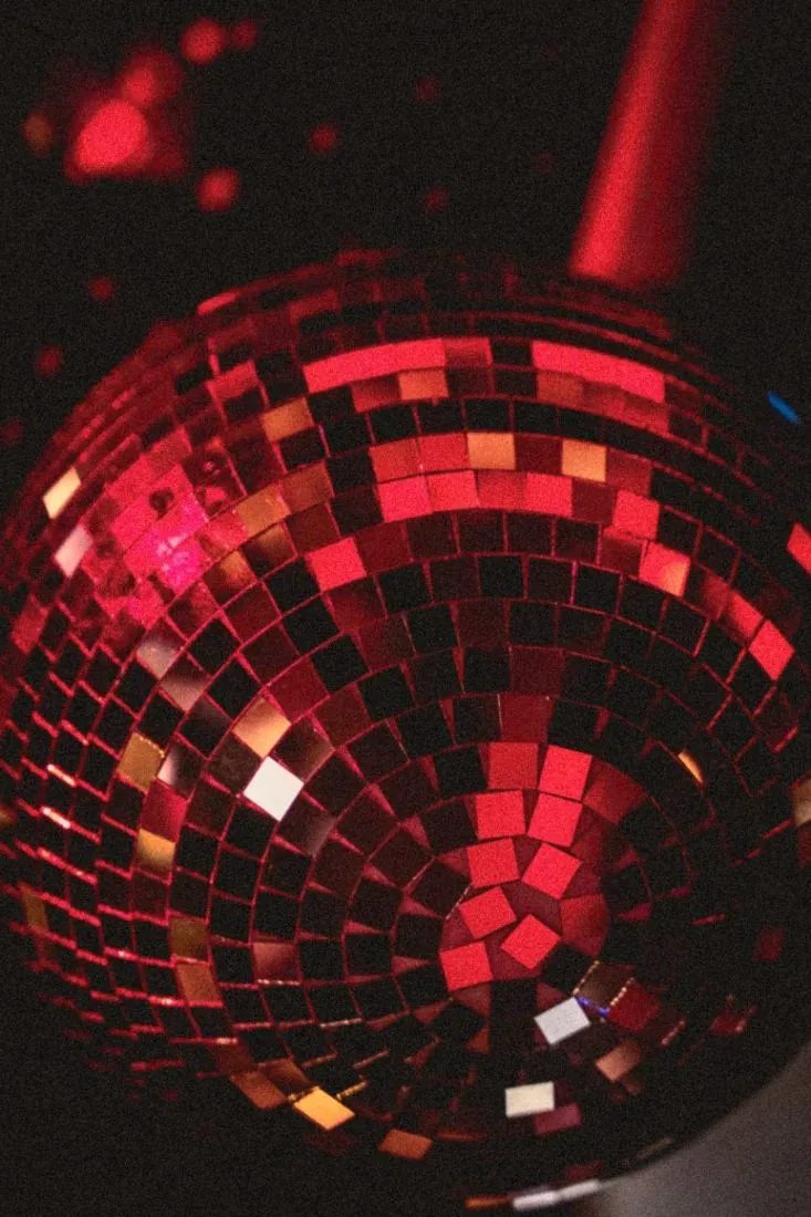 Noche de Studio 54 en GURU
